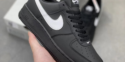 Low-Top Casual Sneakers