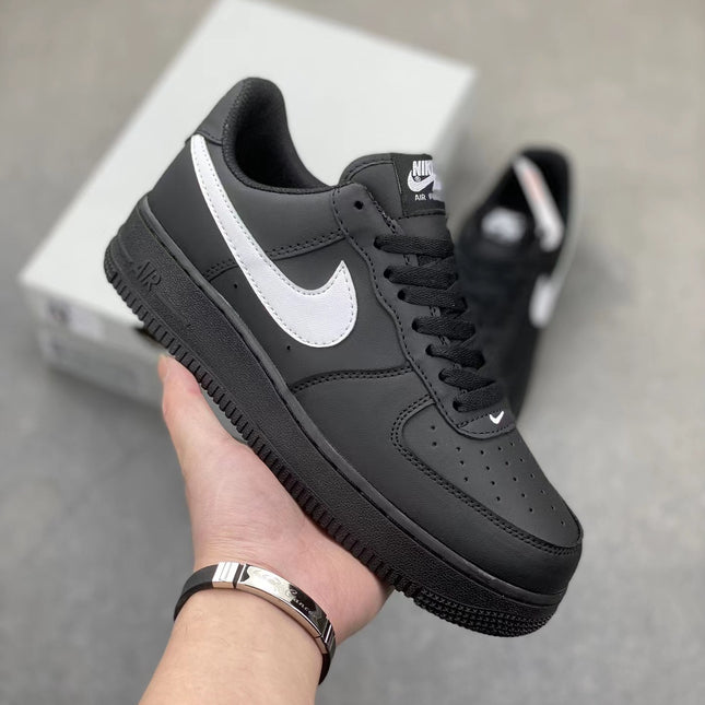 Low-Top Casual Sneakers