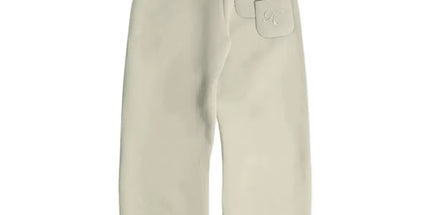 Der Saint Alexander Trainingsanzug ist ein beliebtes Set aus luftigem, flauschigem Kapuzenpullover und trendiger Herrenhose.