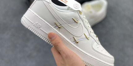 Low-Top Casual Sneakers