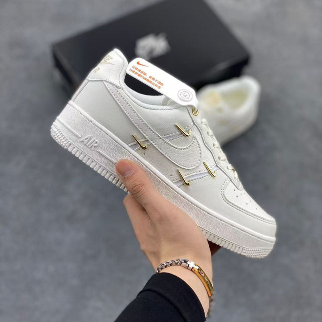 Low-Top Casual Sneakers