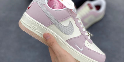 Low-Top Casual Sneakers