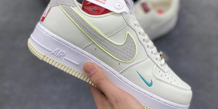Low-Top Casual Sneakers