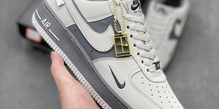 Low-Top Casual Sneakers