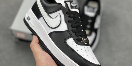 Low-Top Casual Sneakers