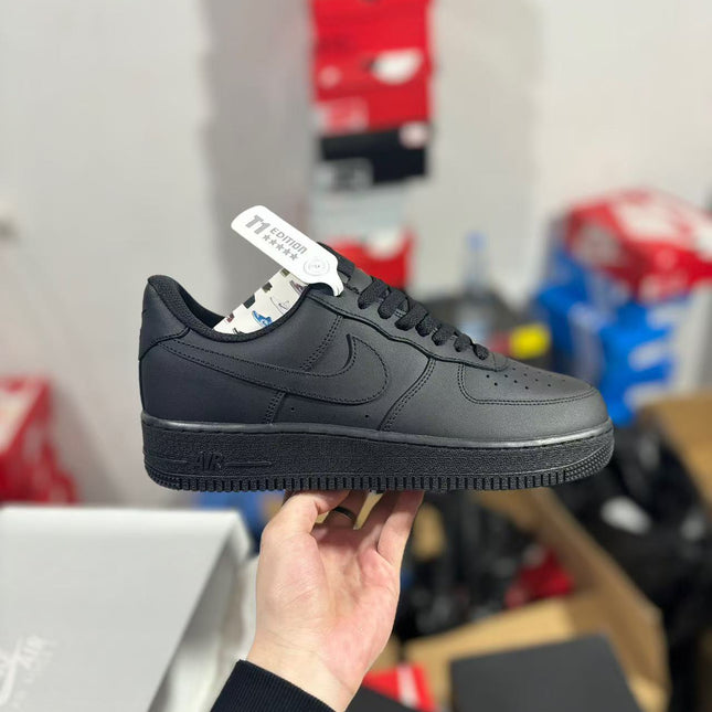 Low-Top Casual Sneakers