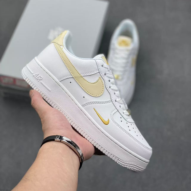Low-Top Casual Sneakers