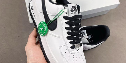 Low-Top Casual Sneakers