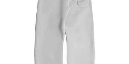 Der Saint Alexander Trainingsanzug ist ein beliebtes Set aus luftigem, flauschigem Kapuzenpullover und trendiger Herrenhose.
