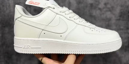 Low-Top Casual Sneakers