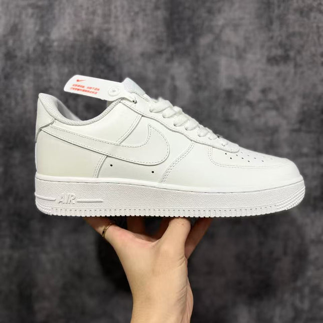 Low-Top Casual Sneakers
