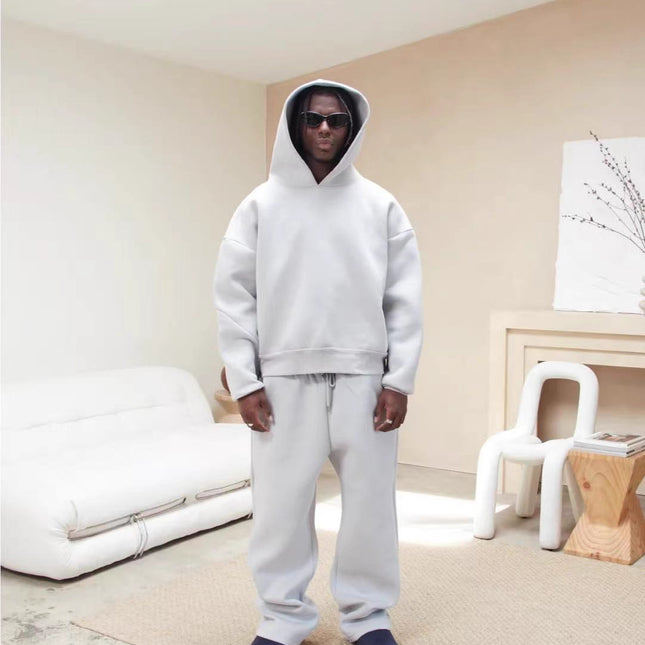 Der Saint Alexander Trainingsanzug ist ein beliebtes Set aus luftigem, flauschigem Kapuzenpullover und trendiger Herrenhose.