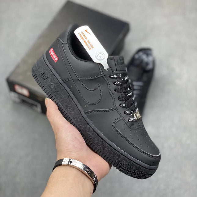Low-Top Casual Sneakers