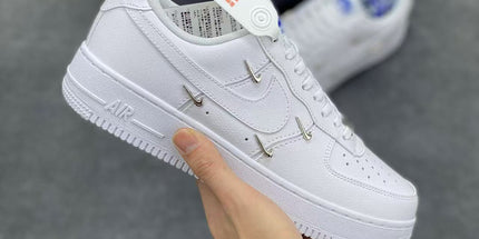 Low-Top Casual Sneakers