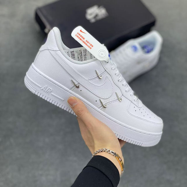 Low-Top Casual Sneakers