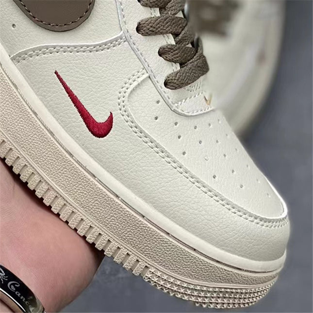 Low-Top Casual Sneakers