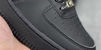 Low-Top Casual Sneakers