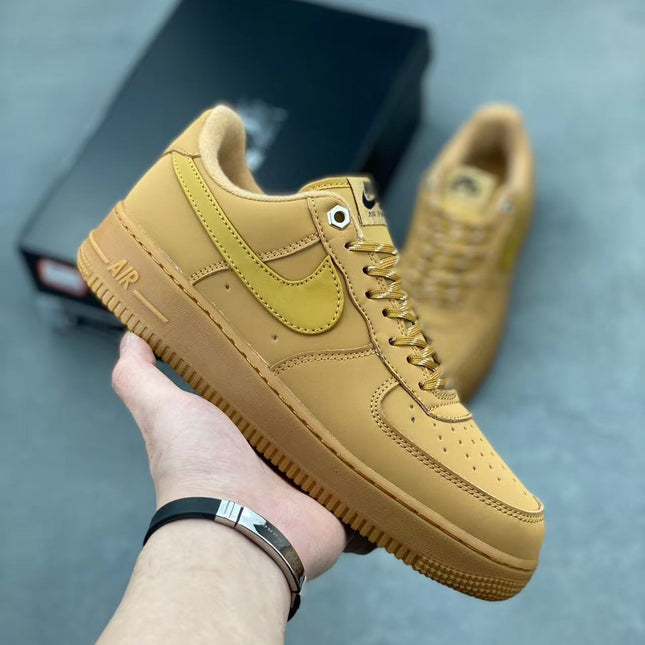 Low-Top Casual Sneakers