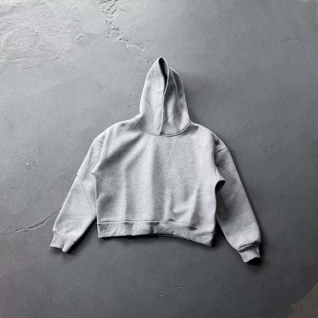 Der Saint Alexander Trainingsanzug ist ein beliebtes Set aus luftigem, flauschigem Kapuzenpullover und trendiger Herrenhose.