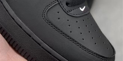 Low-Top Casual Sneakers