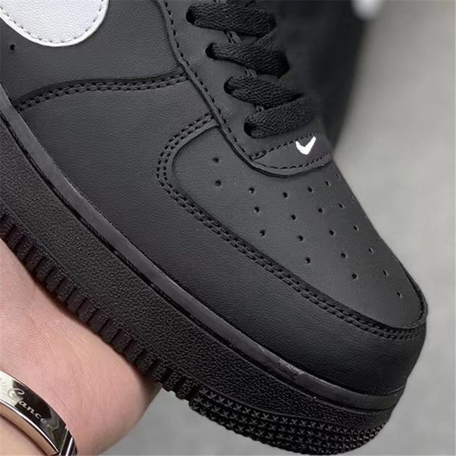 Low-Top Casual Sneakers