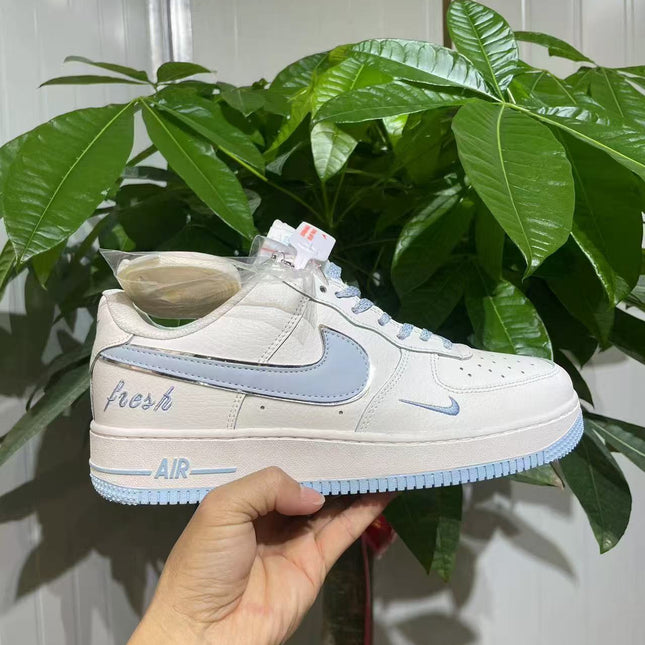Low-Top Casual Sneakers