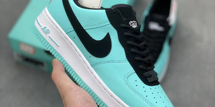 Low-Top Casual Sneakers
